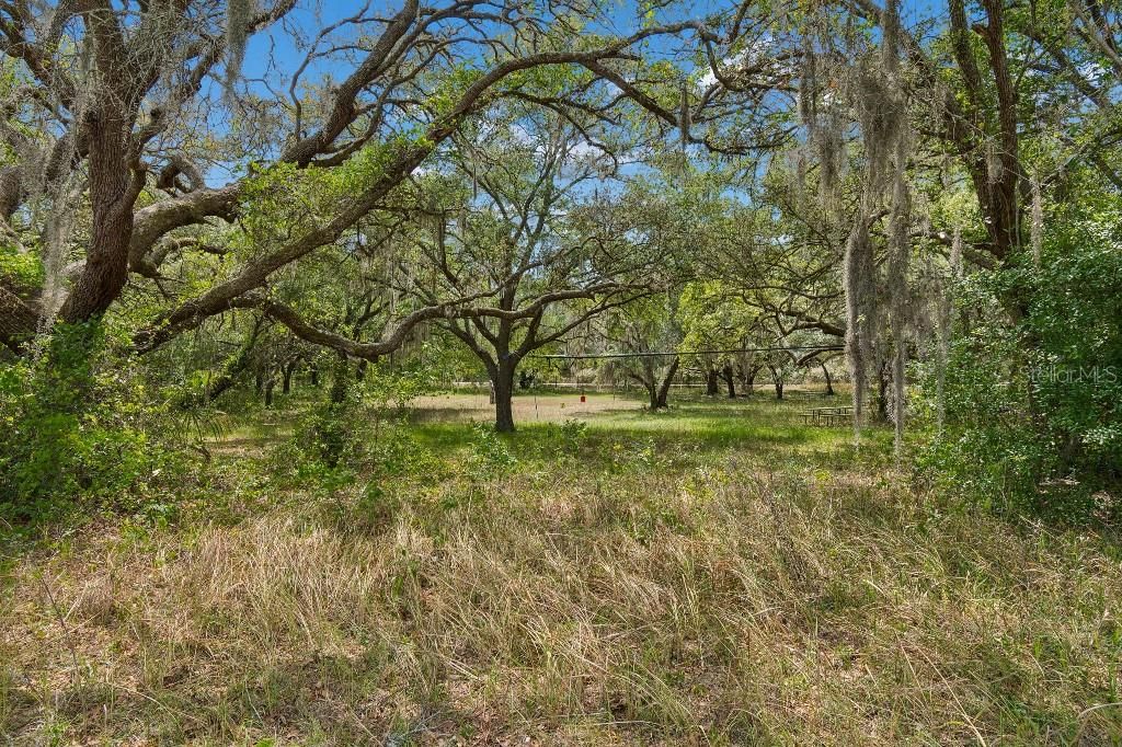 En Venta: $1,990,000 (27.57 acres)
