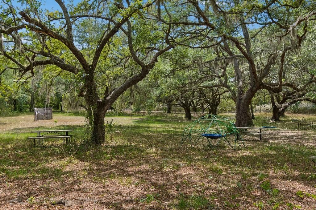En Venta: $1,990,000 (27.57 acres)