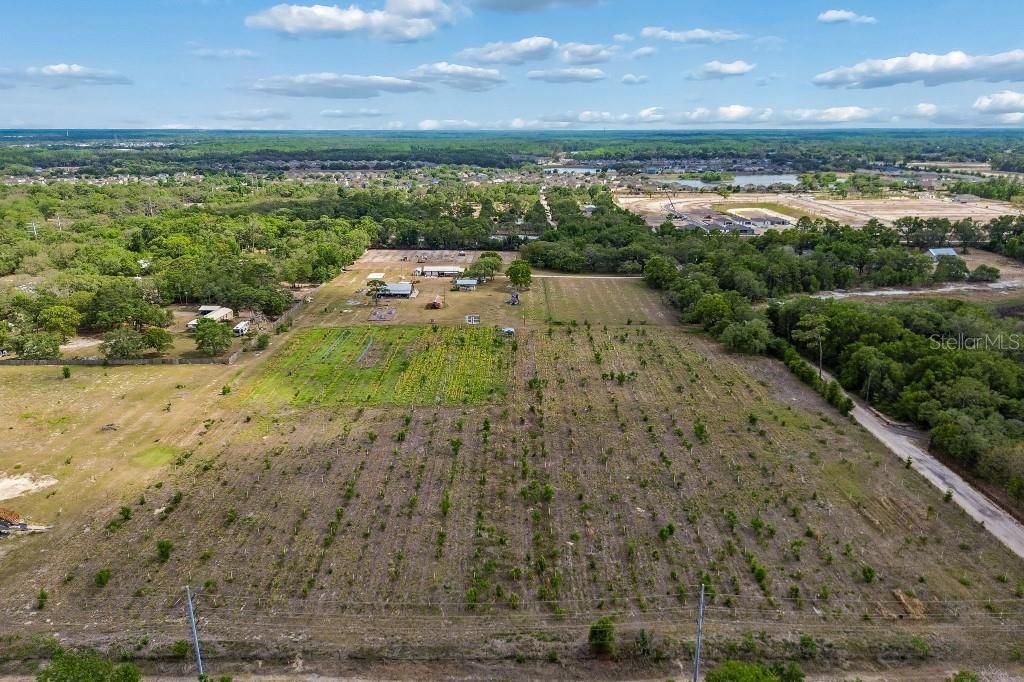 En Venta: $1,990,000 (27.57 acres)