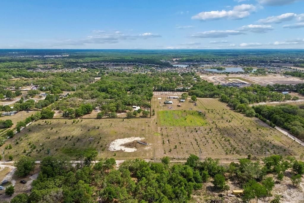 En Venta: $1,990,000 (27.57 acres)