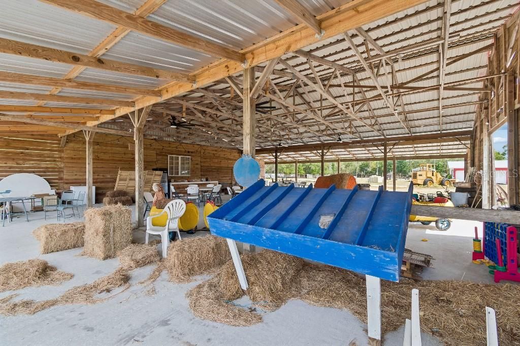 En Venta: $1,990,000 (27.57 acres)
