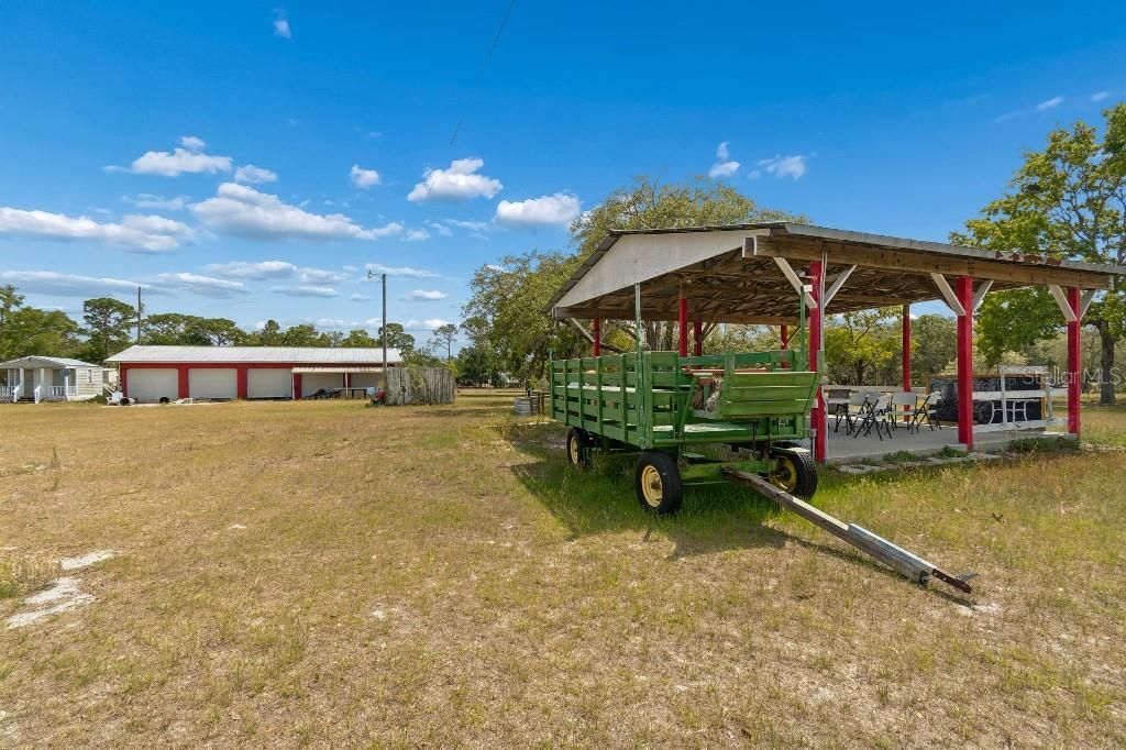 En Venta: $1,990,000 (27.57 acres)