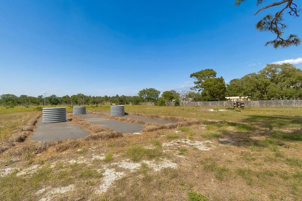 En Venta: $1,990,000 (27.57 acres)