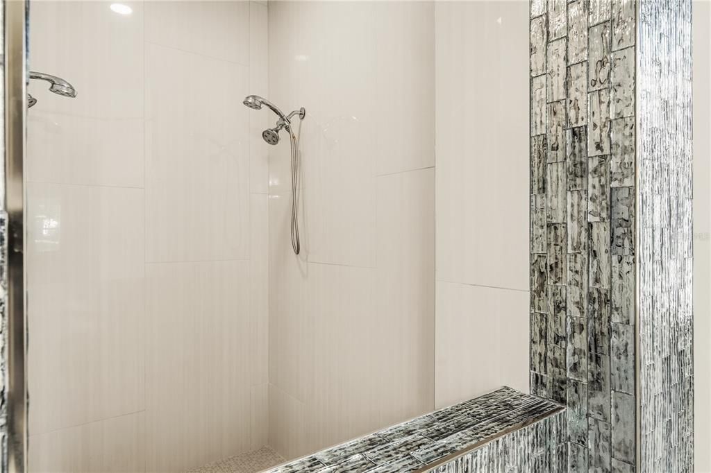 En Venta: $739,000 (5 camas, 4 baños, 3947 Pies cuadrados)