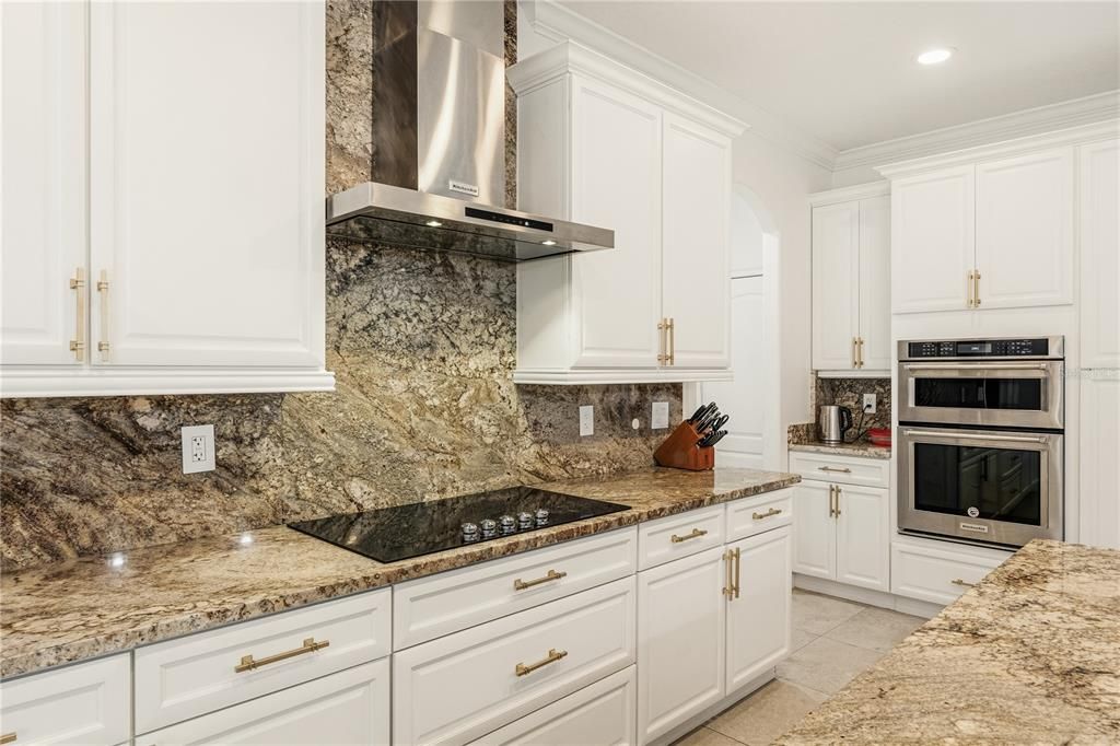 En Venta: $739,000 (5 camas, 4 baños, 3947 Pies cuadrados)