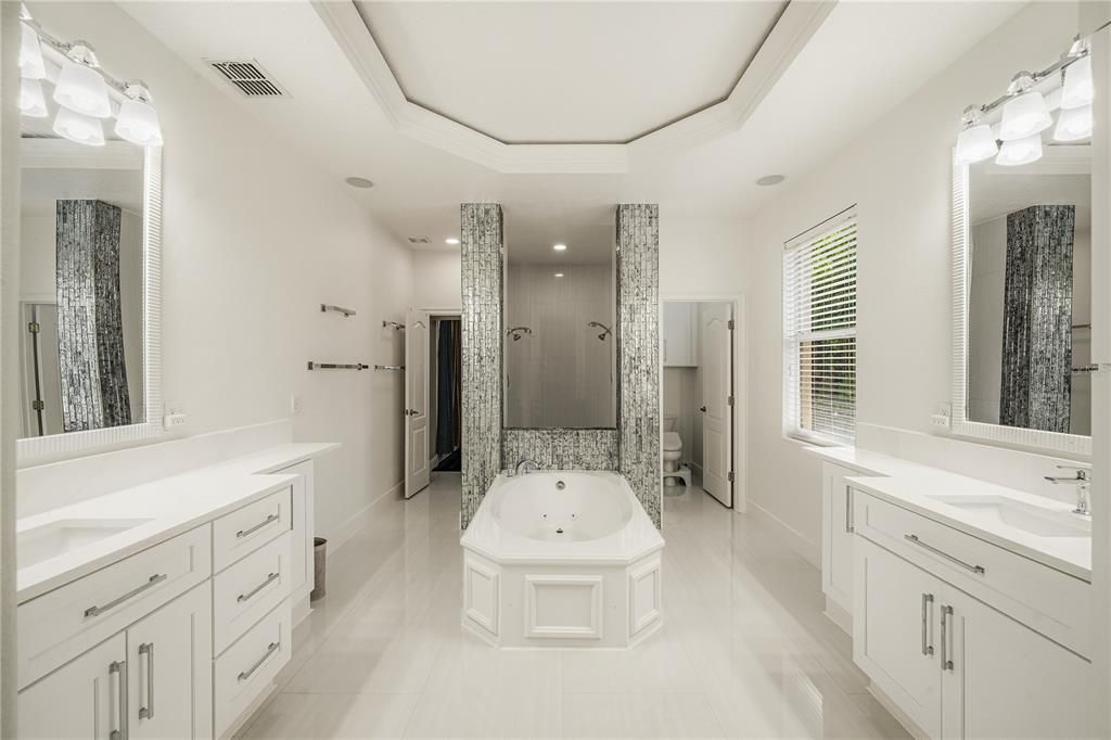 En Venta: $739,000 (5 camas, 4 baños, 3947 Pies cuadrados)