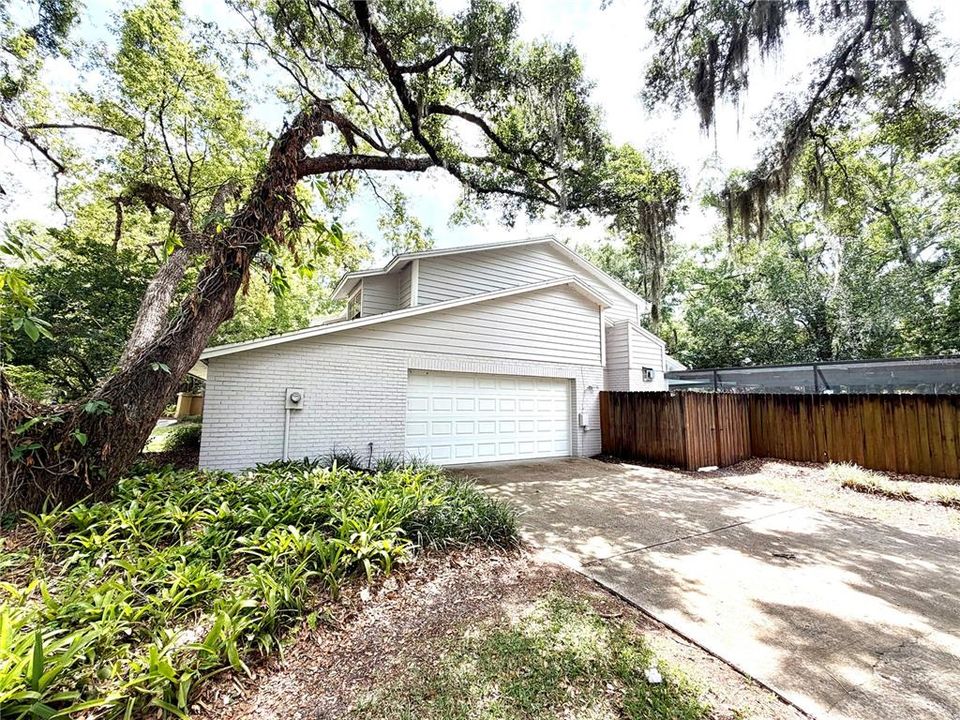 Active With Contract: $429,900 (4 beds, 2 baths, 2493 Square Feet)
