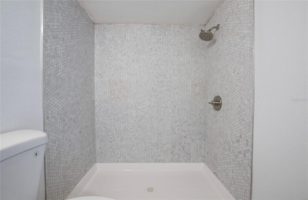 Active With Contract: $135,000 (1 beds, 1 baths, 645 Square Feet)