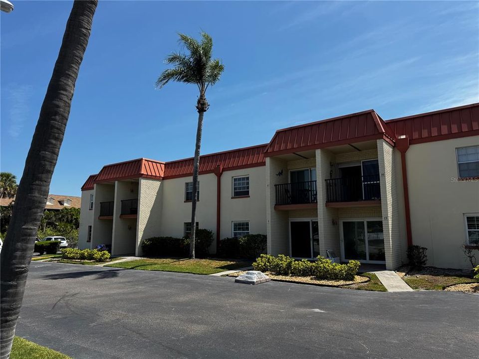 For Sale: $149,900 (1 beds, 1 baths, 645 Square Feet)