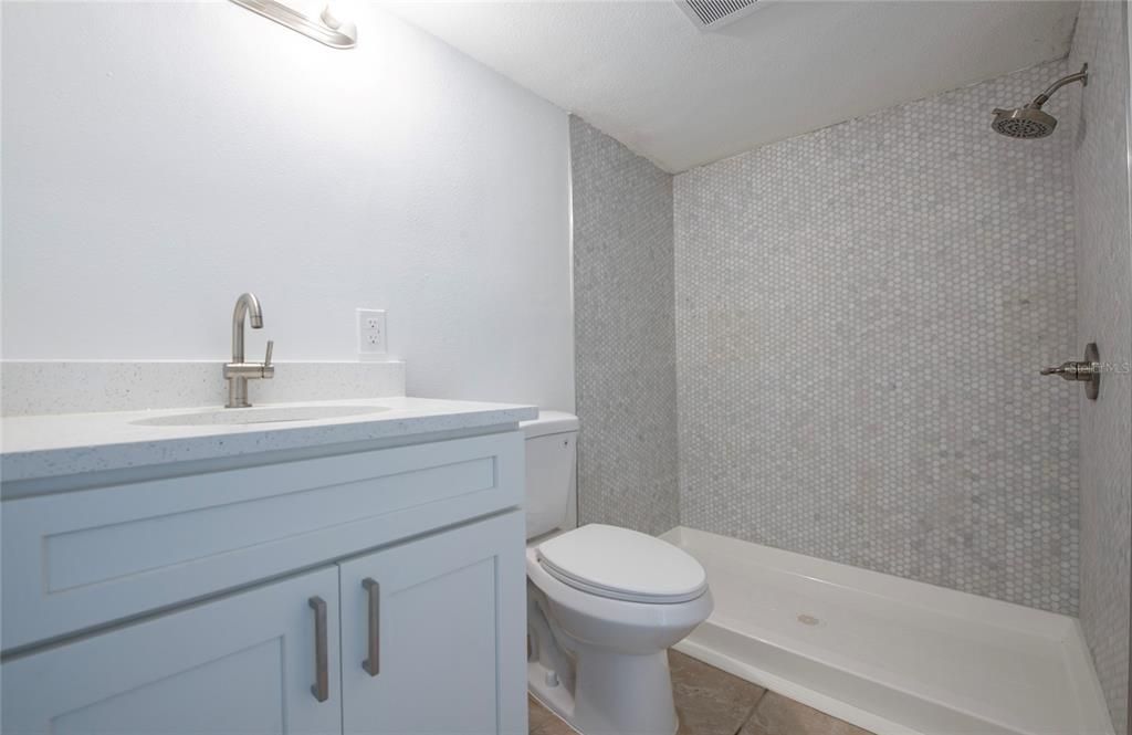 Active With Contract: $135,000 (1 beds, 1 baths, 645 Square Feet)