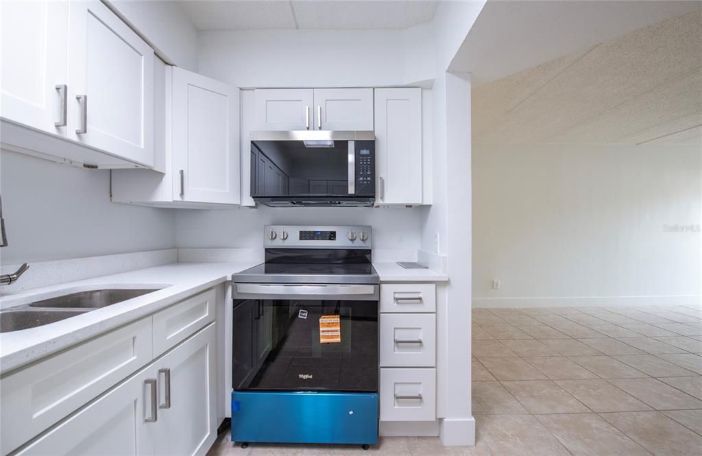 Active With Contract: $135,000 (1 beds, 1 baths, 645 Square Feet)