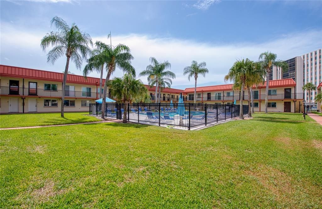 Active With Contract: $135,000 (1 beds, 1 baths, 645 Square Feet)