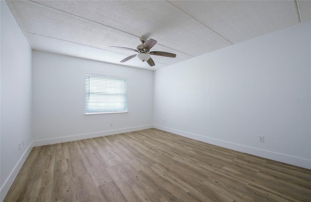 Active With Contract: $135,000 (1 beds, 1 baths, 645 Square Feet)