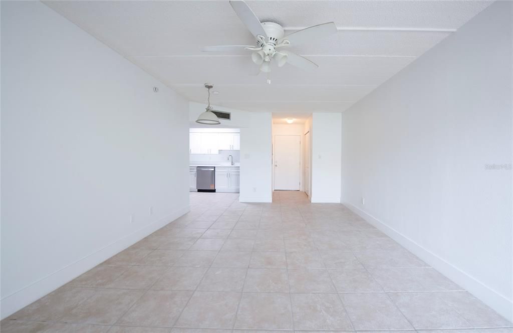 Active With Contract: $135,000 (1 beds, 1 baths, 645 Square Feet)