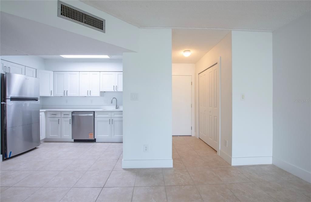 Active With Contract: $135,000 (1 beds, 1 baths, 645 Square Feet)