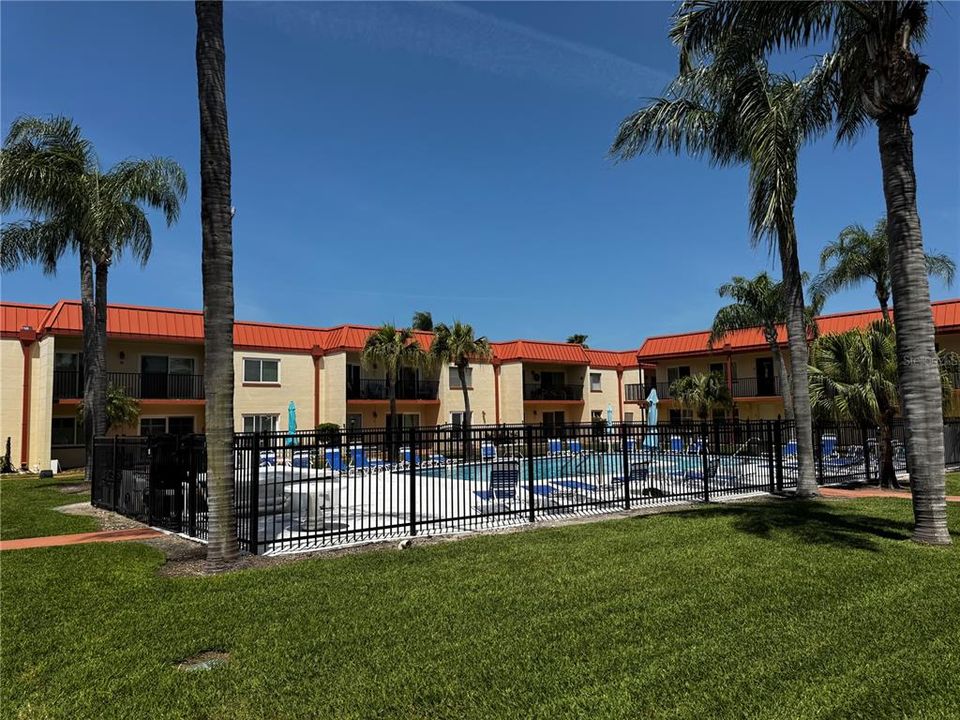 For Sale: $149,900 (1 beds, 1 baths, 645 Square Feet)