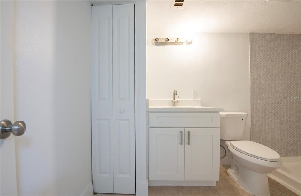 Active With Contract: $135,000 (1 beds, 1 baths, 645 Square Feet)