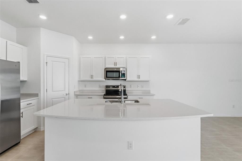 For Rent: $2,300 (3 beds, 2 baths, 1558 Square Feet)