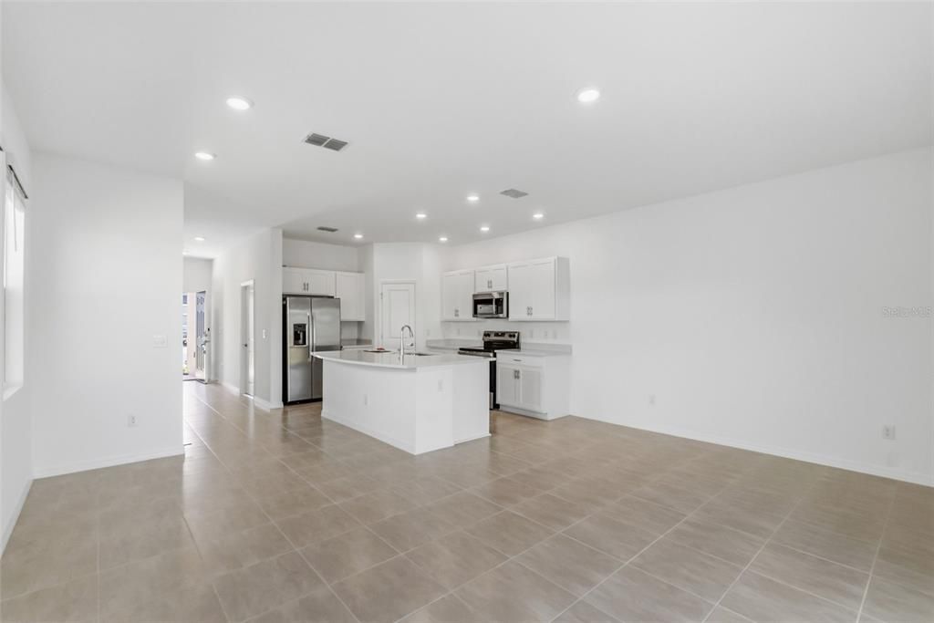 For Rent: $2,300 (3 beds, 2 baths, 1558 Square Feet)