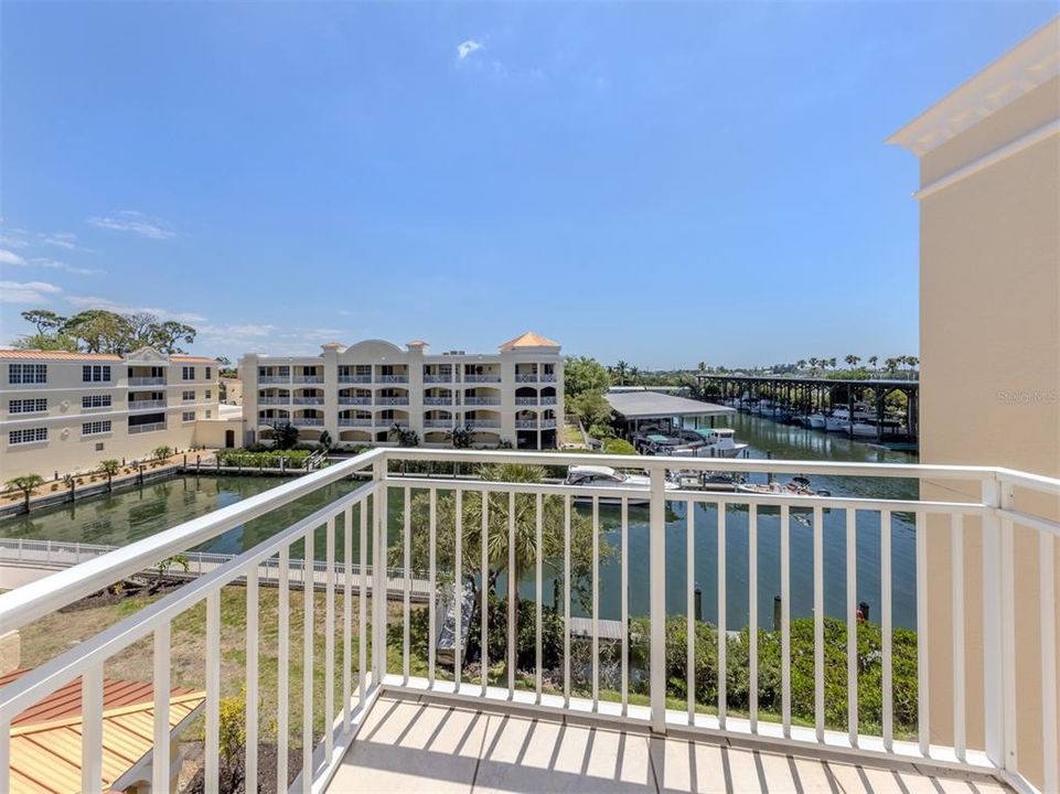 For Sale: $1,175,000 (3 beds, 3 baths, 2187 Square Feet)