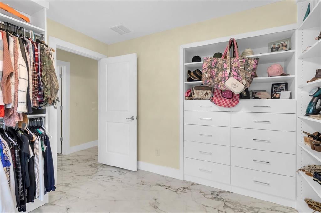 Activo con contrato: $420,000 (3 camas, 2 baños, 1692 Pies cuadrados)