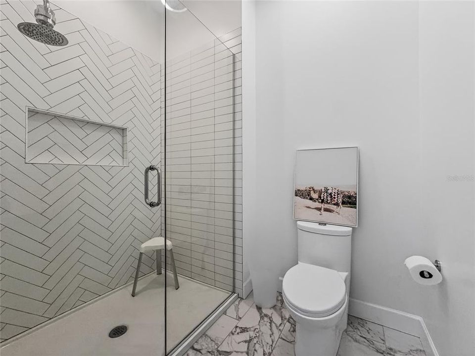 Под контрактом: $399,900 (3 спален, 2 ванн, 1831 Квадратных фут)