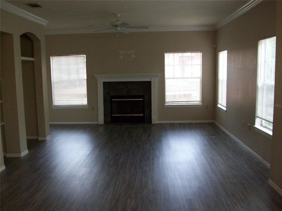 For Sale: $260,000 (3 beds, 2 baths, 1731 Square Feet)