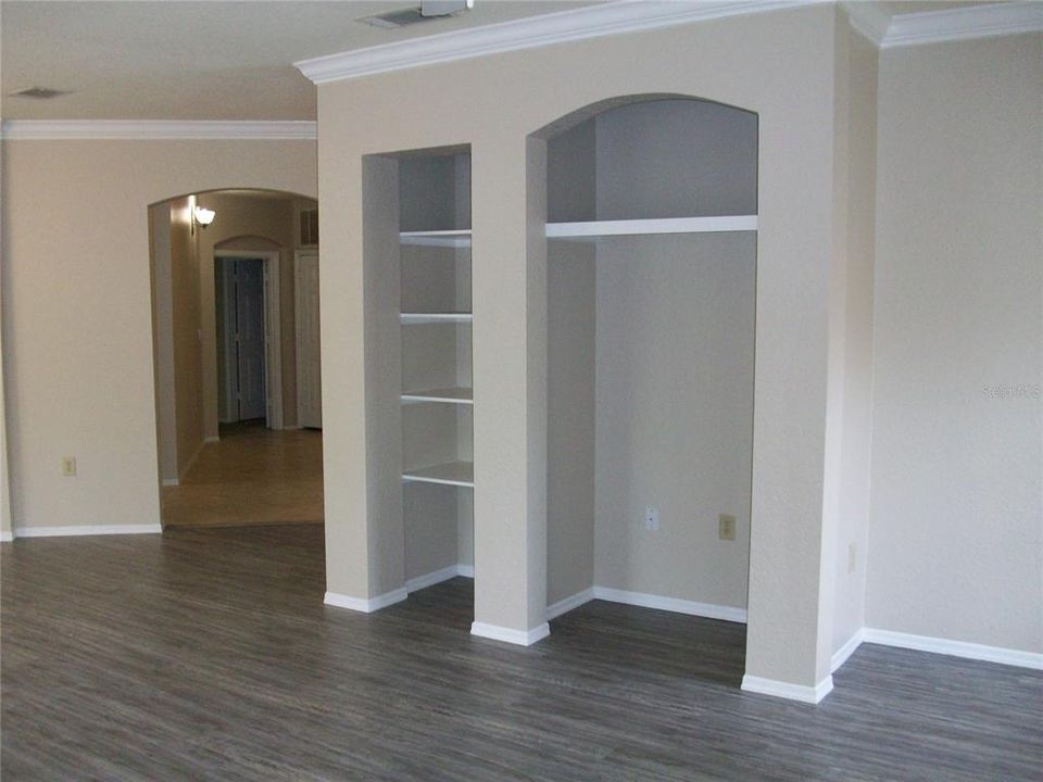 For Sale: $260,000 (3 beds, 2 baths, 1731 Square Feet)