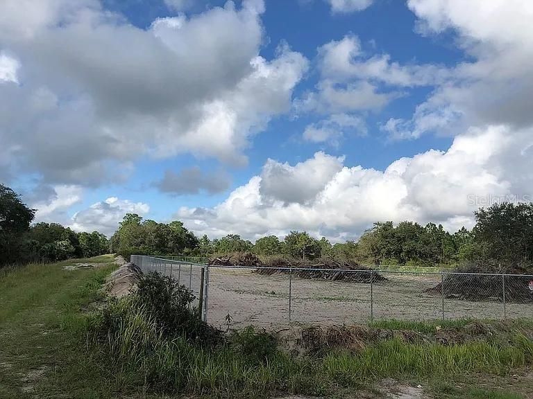 待售: $89,900 (1.25 acres)