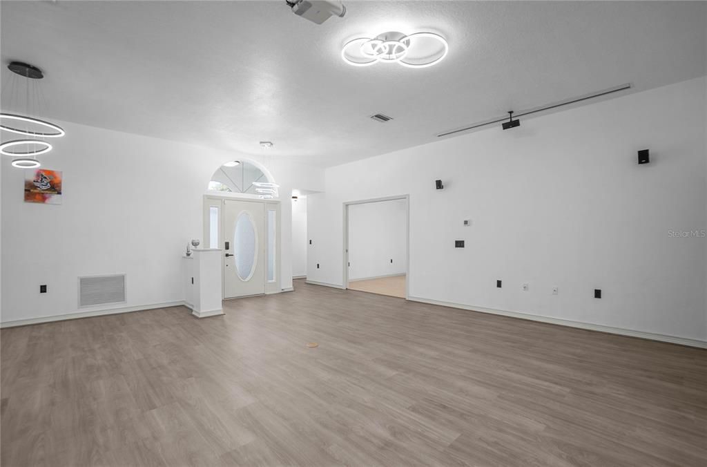 For Sale: $319,000 (2 beds, 2 baths, 1816 Square Feet)