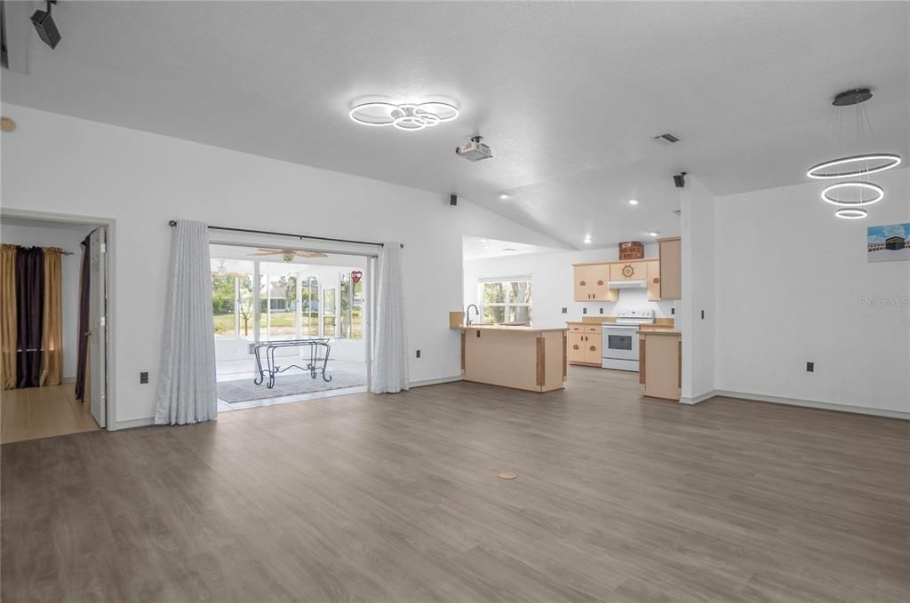 For Sale: $319,000 (2 beds, 2 baths, 1816 Square Feet)