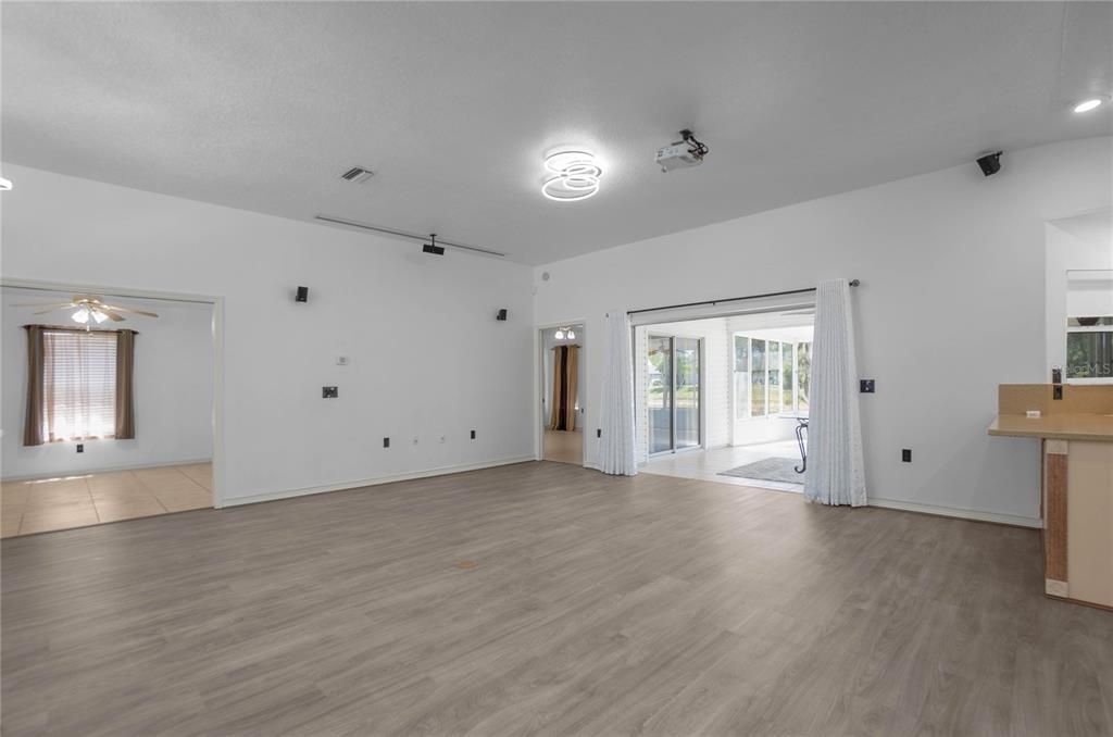 For Sale: $319,000 (2 beds, 2 baths, 1816 Square Feet)