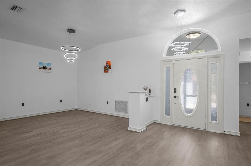 For Sale: $319,000 (2 beds, 2 baths, 1816 Square Feet)