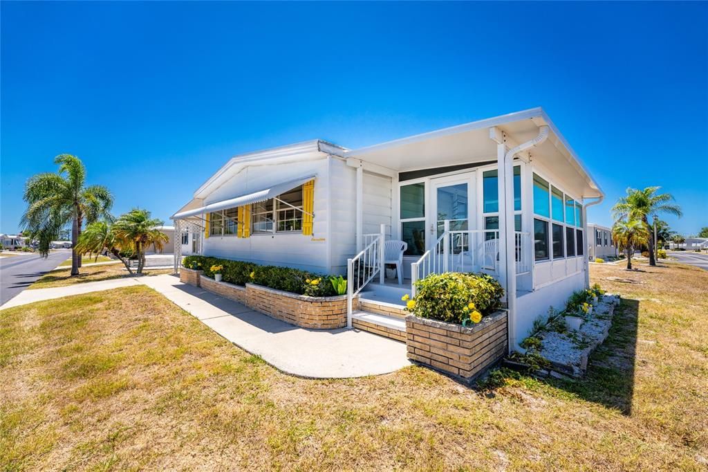 For Sale: $149,900 (2 beds, 2 baths, 1344 Square Feet)