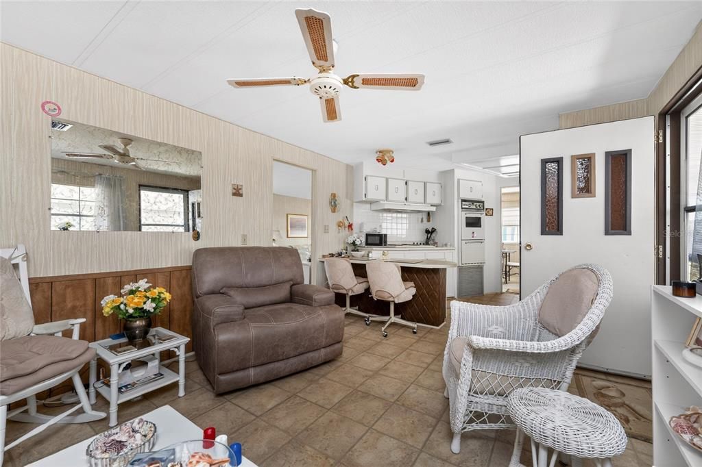 For Sale: $149,900 (2 beds, 2 baths, 1344 Square Feet)