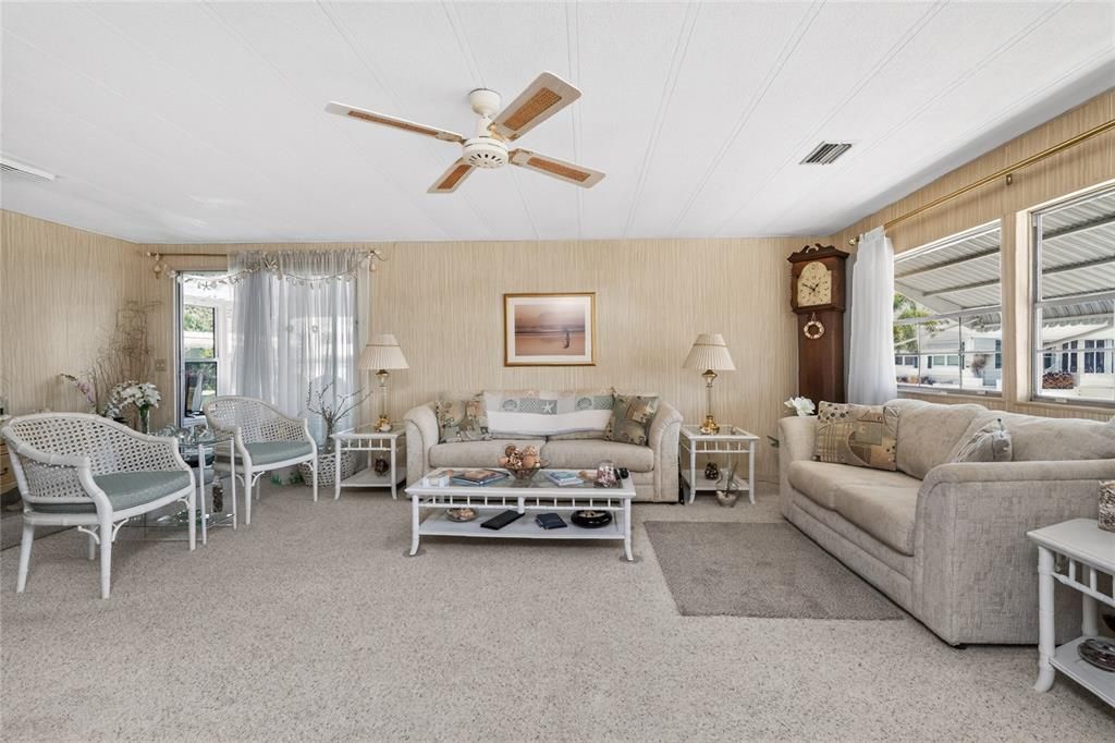 For Sale: $149,900 (2 beds, 2 baths, 1344 Square Feet)