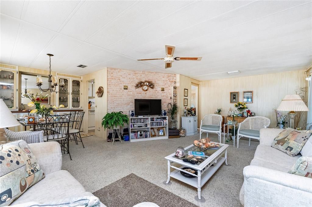 For Sale: $149,900 (2 beds, 2 baths, 1344 Square Feet)