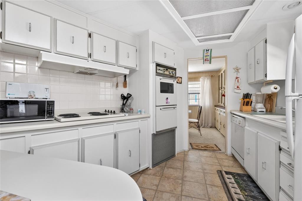 For Sale: $149,900 (2 beds, 2 baths, 1344 Square Feet)