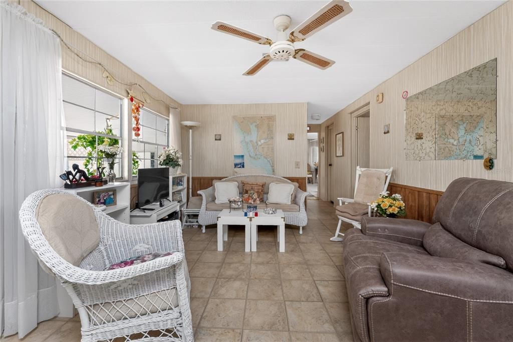 For Sale: $149,900 (2 beds, 2 baths, 1344 Square Feet)
