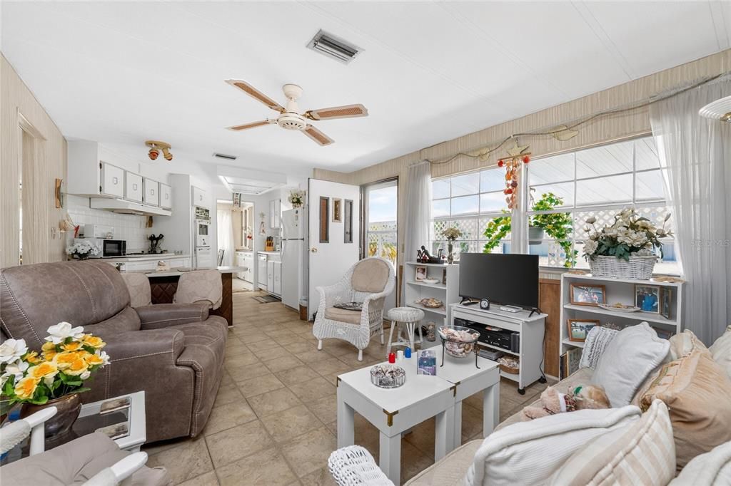 For Sale: $149,900 (2 beds, 2 baths, 1344 Square Feet)