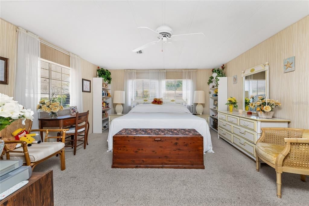 For Sale: $149,900 (2 beds, 2 baths, 1344 Square Feet)
