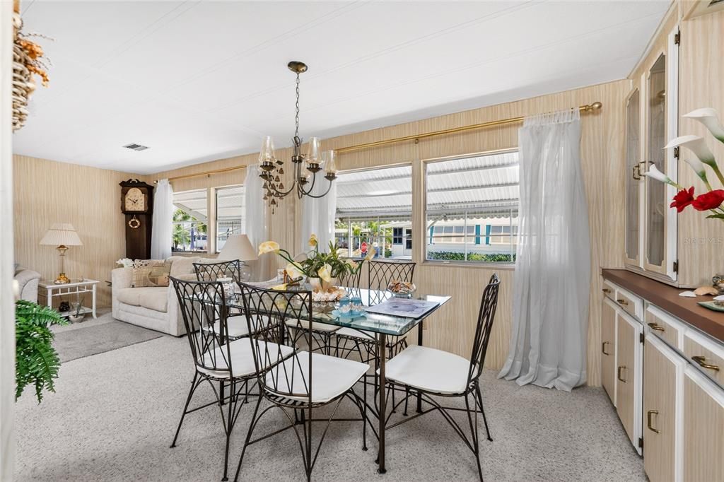 For Sale: $149,900 (2 beds, 2 baths, 1344 Square Feet)