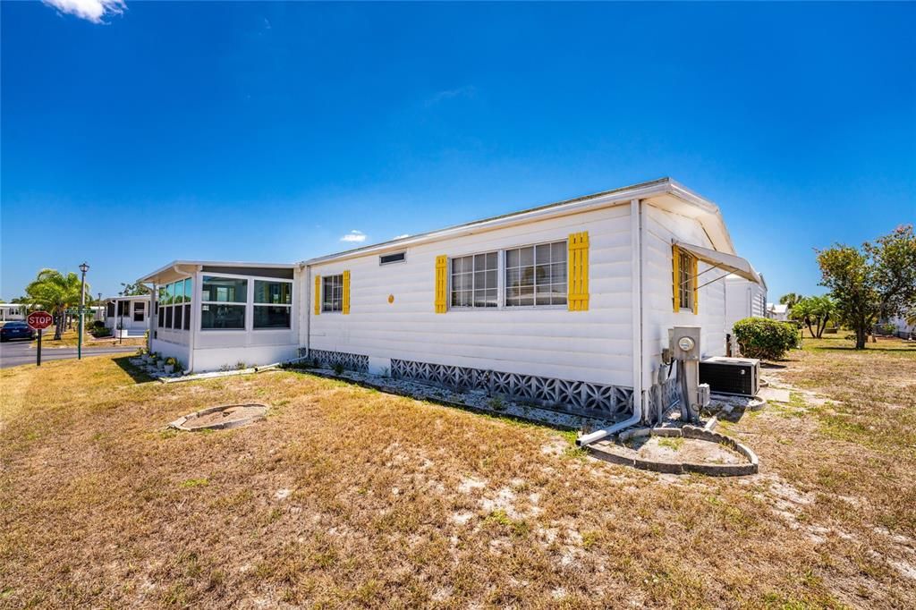 For Sale: $149,900 (2 beds, 2 baths, 1344 Square Feet)