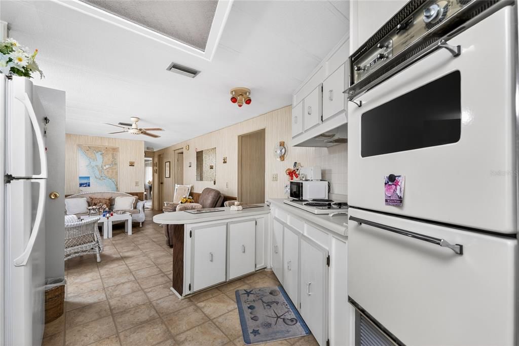 For Sale: $149,900 (2 beds, 2 baths, 1344 Square Feet)