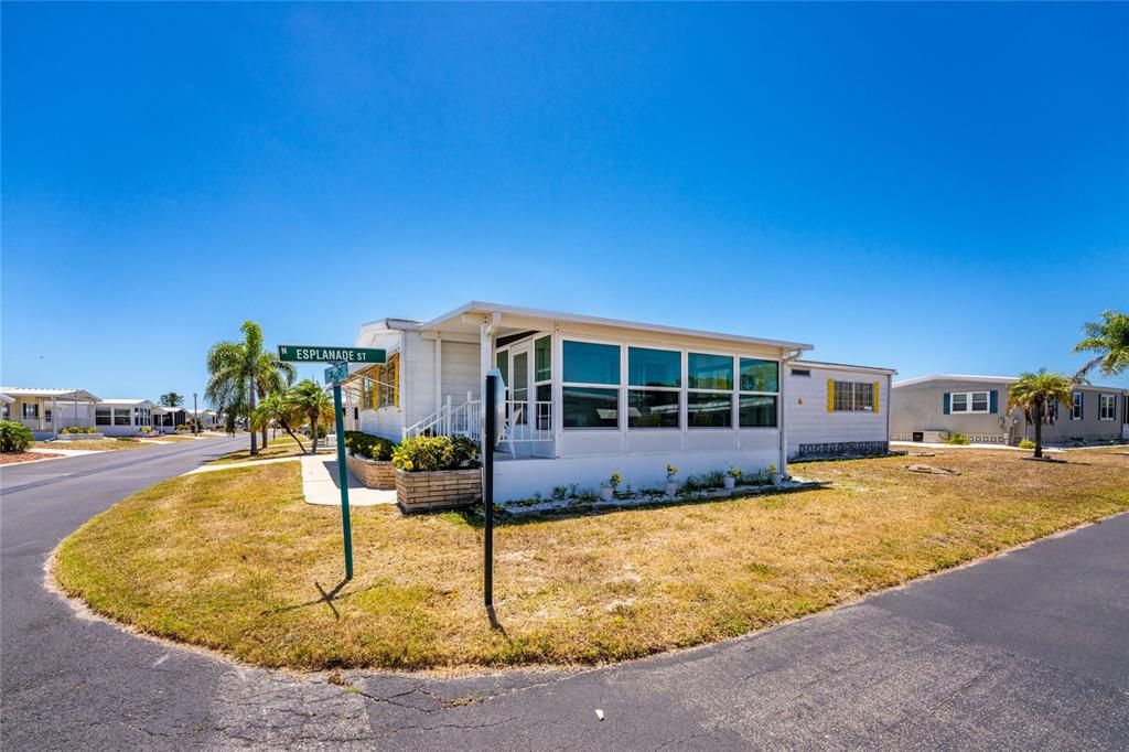 For Sale: $149,900 (2 beds, 2 baths, 1344 Square Feet)