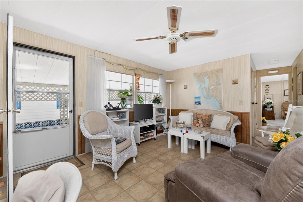 For Sale: $149,900 (2 beds, 2 baths, 1344 Square Feet)