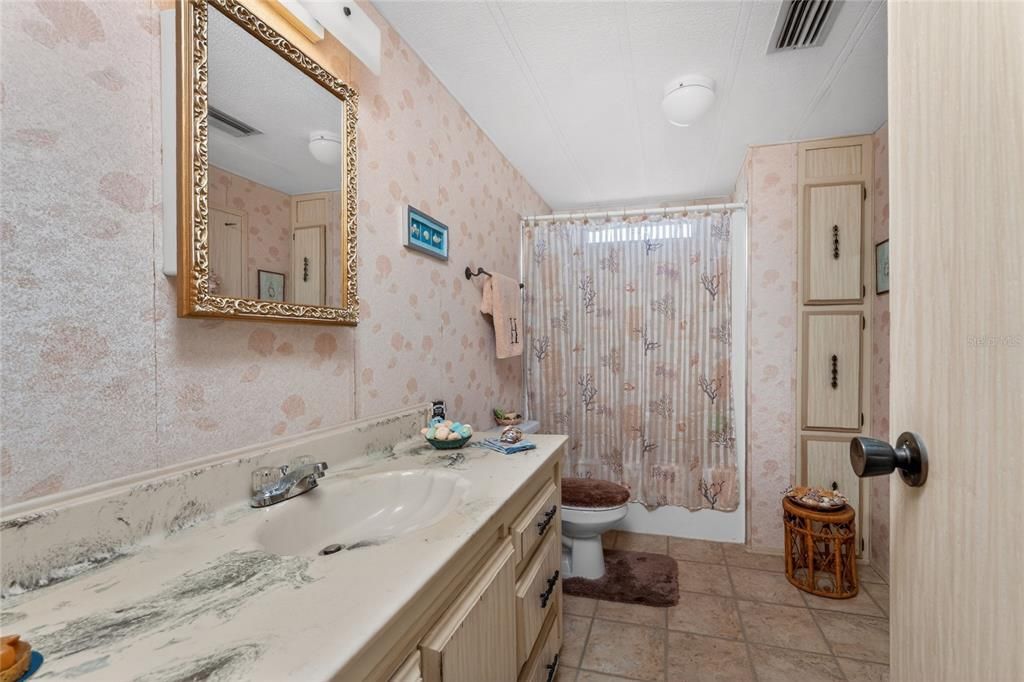 For Sale: $149,900 (2 beds, 2 baths, 1344 Square Feet)
