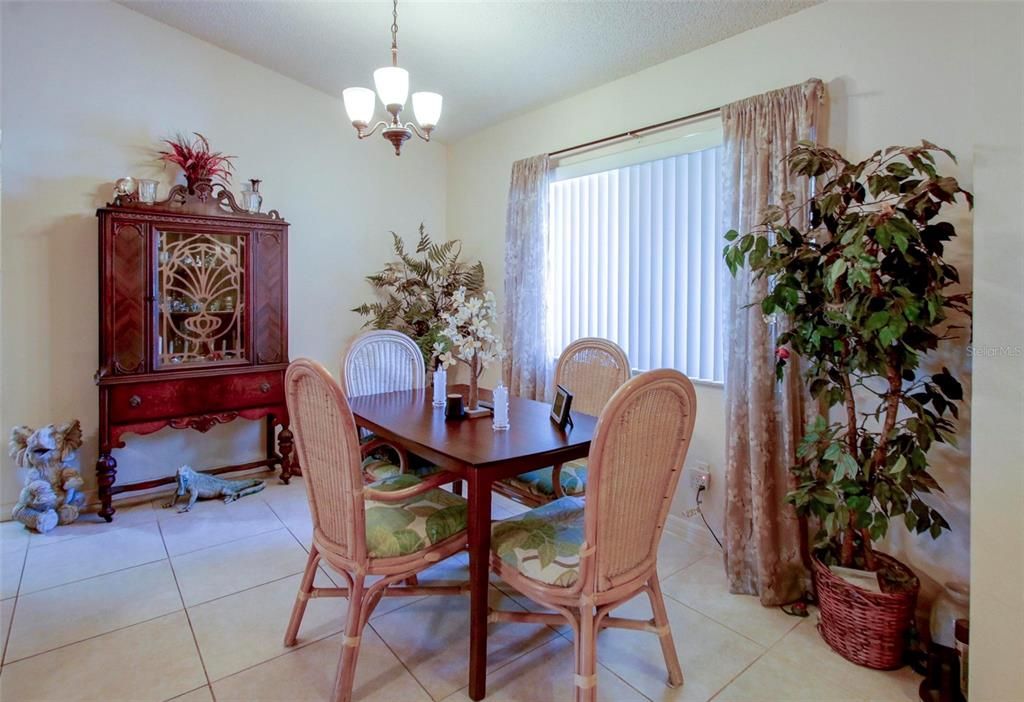 For Sale: $159,900 (2 beds, 2 baths, 1211 Square Feet)