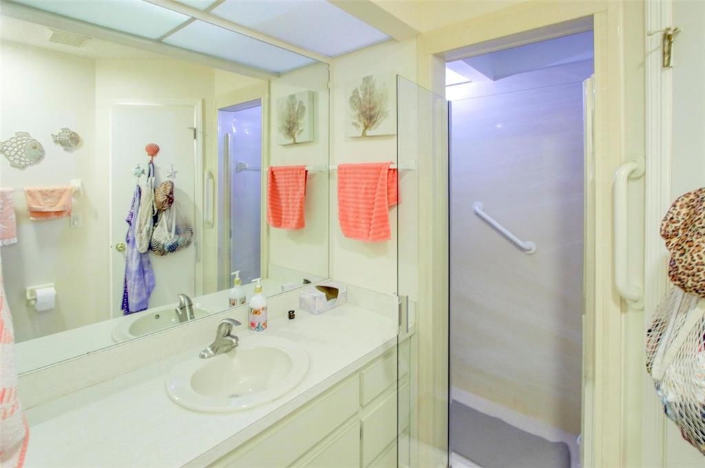 For Sale: $159,900 (2 beds, 2 baths, 1211 Square Feet)
