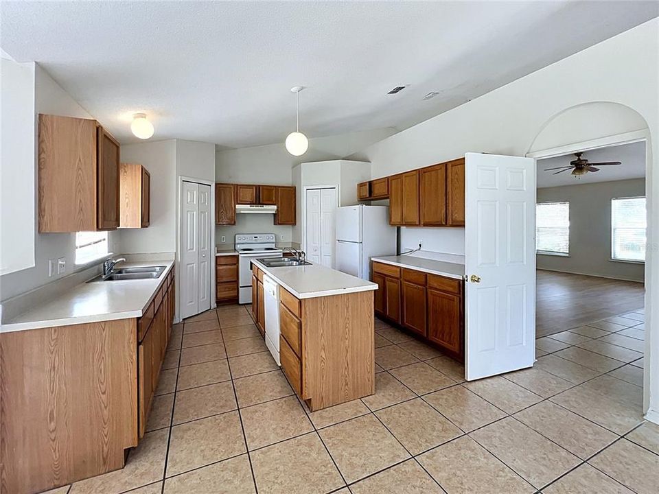 For Sale: $274,990 (4 beds, 2 baths, 2128 Square Feet)